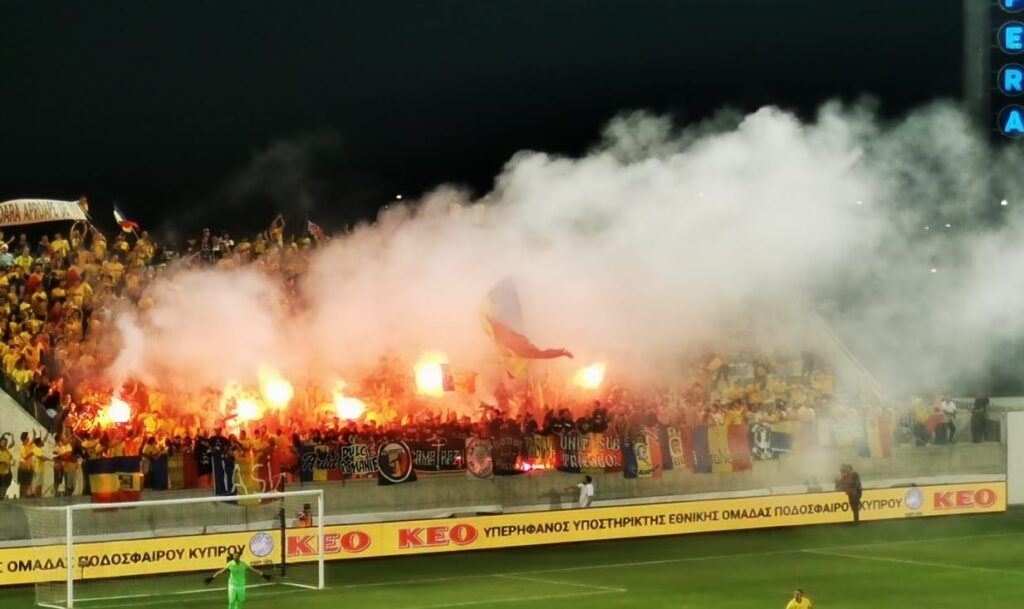 În Cipru, ca în România! Fanii tricolorilor au luat cu asalt tribunele. Imnul României a răsunat la Larnaca