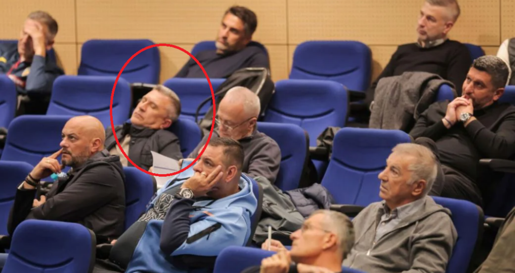 Alin Minteuan a adormit la cursul ţinut de Răzvan Lucescu