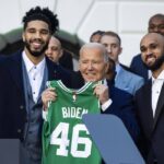 Joe Biden, alături de jucătorii lui Boston Celtics
