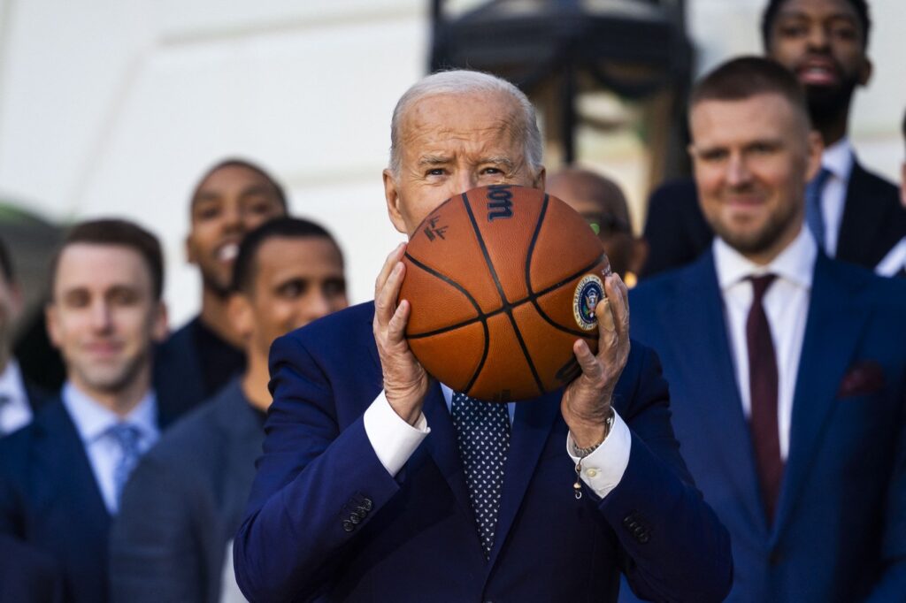 Campioana Boston Celtics a fost primită de Joe Biden la Casa Albă: „Aţi format una dintre cele mai puternice echipe din istorie”