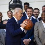 Campioana Boston Celtics a fost primită de Joe Biden la Casa Albă: „Aţi format una dintre cele mai puternice echipe din istorie”