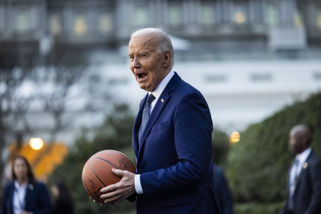 Campioana Boston Celtics a fost primită de Joe Biden la Casa Albă: „Aţi format una dintre cele mai puternice echipe din istorie”