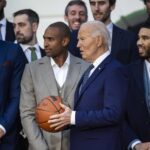 Campioana Boston Celtics a fost primită de Joe Biden la Casa Albă: „Aţi format una dintre cele mai puternice echipe din istorie”