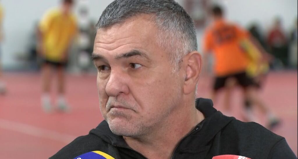 Leonard Doroftei dă un interviu