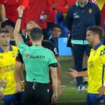 Kosovarul Vedat Muriqi a fost eliminat după ce a fost surprins de VAR că i-a arătat semne obcene unui adversar