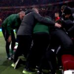 Imagini horror la Olanda – Ungaria! Adam Szalai a fost resuscitat, după ce s-a prăbuşit lângă banca de rezerve