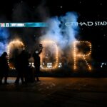 Rodri a prezentat Balonul de Aur în faţa lui Radu Drăguşin! Ceremonie pregătită de cetăţeni înaintea meciului Manchester City – Tottenham