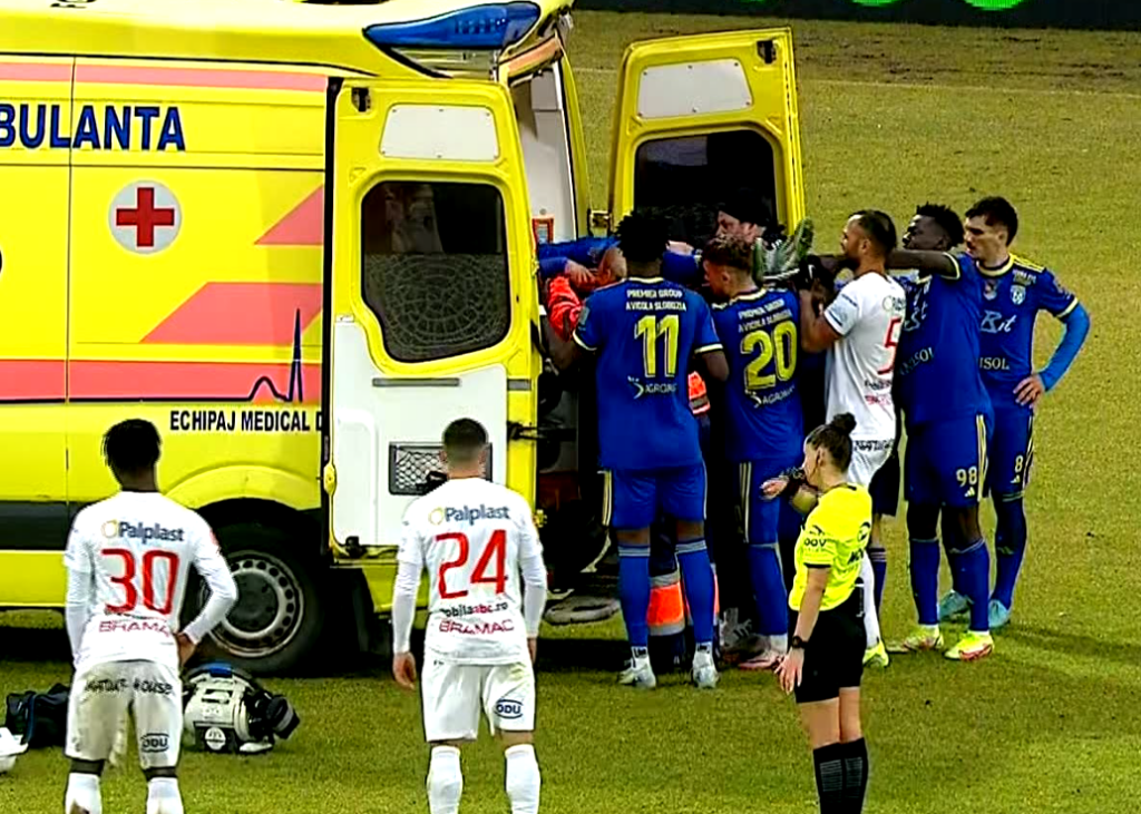 Scene incredibile la Unirea Slobozia – Hermannstadt. Vlăsceanu s-a accidentat și a fost urcat în ambulanță cu ajutorul jucătorilor