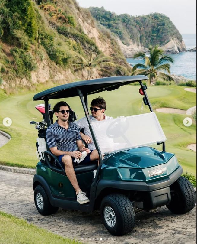 Unde petrece Crăciunul Charles Leclerc. Imagini de colecție cu pilotul Ferrari, familia și iubita