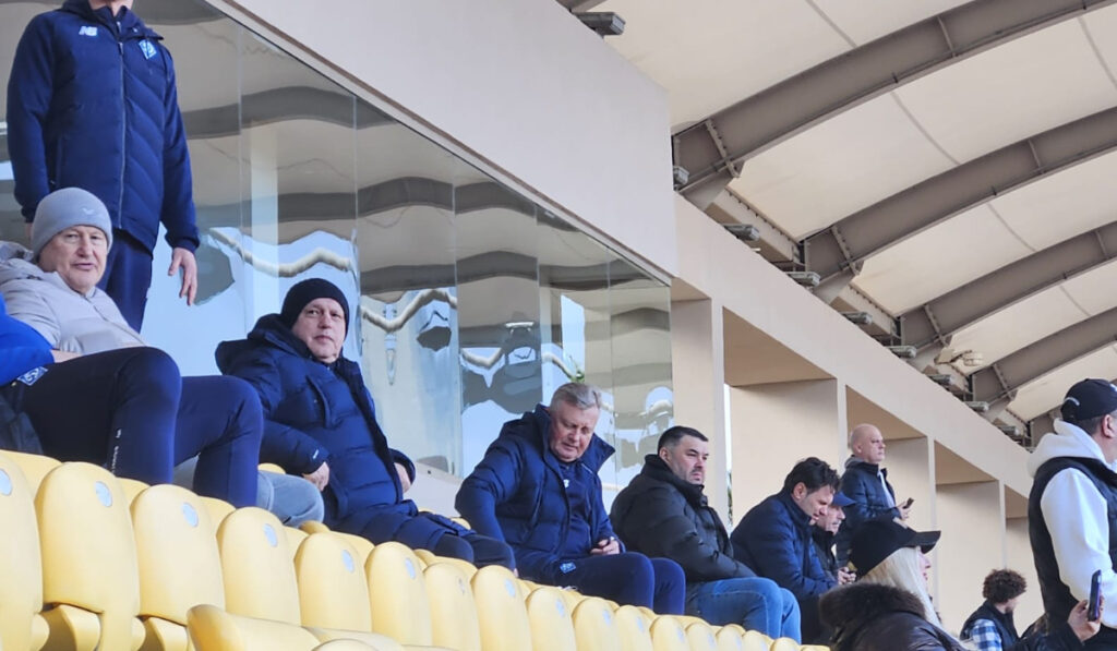 Cum a fost surprins Mircea Lucescu în tribune la FCSB – Dinamo Kiev. Selecţionerul României s-a întâlnit cu fostul său patron, Igor Surkis