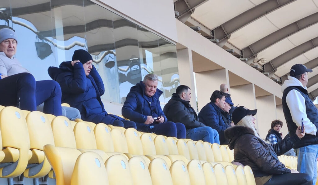 Cum a fost surprins Mircea Lucescu în tribune la FCSB – Dinamo Kiev. Selecţionerul României s-a întâlnit cu fostul său patron, Igor Surkis