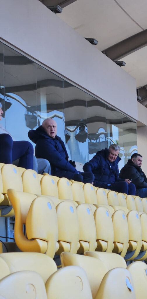 Cum a fost surprins Mircea Lucescu în tribune la FCSB – Dinamo Kiev. Selecţionerul României s-a întâlnit cu fostul său patron, Igor Surkis