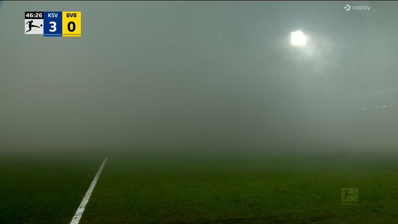 Kiel – Borussia Dortmund 4-2. Meciul a fost întrerupt din cauza ceţii, la scorul de 3-0 pentru gazde