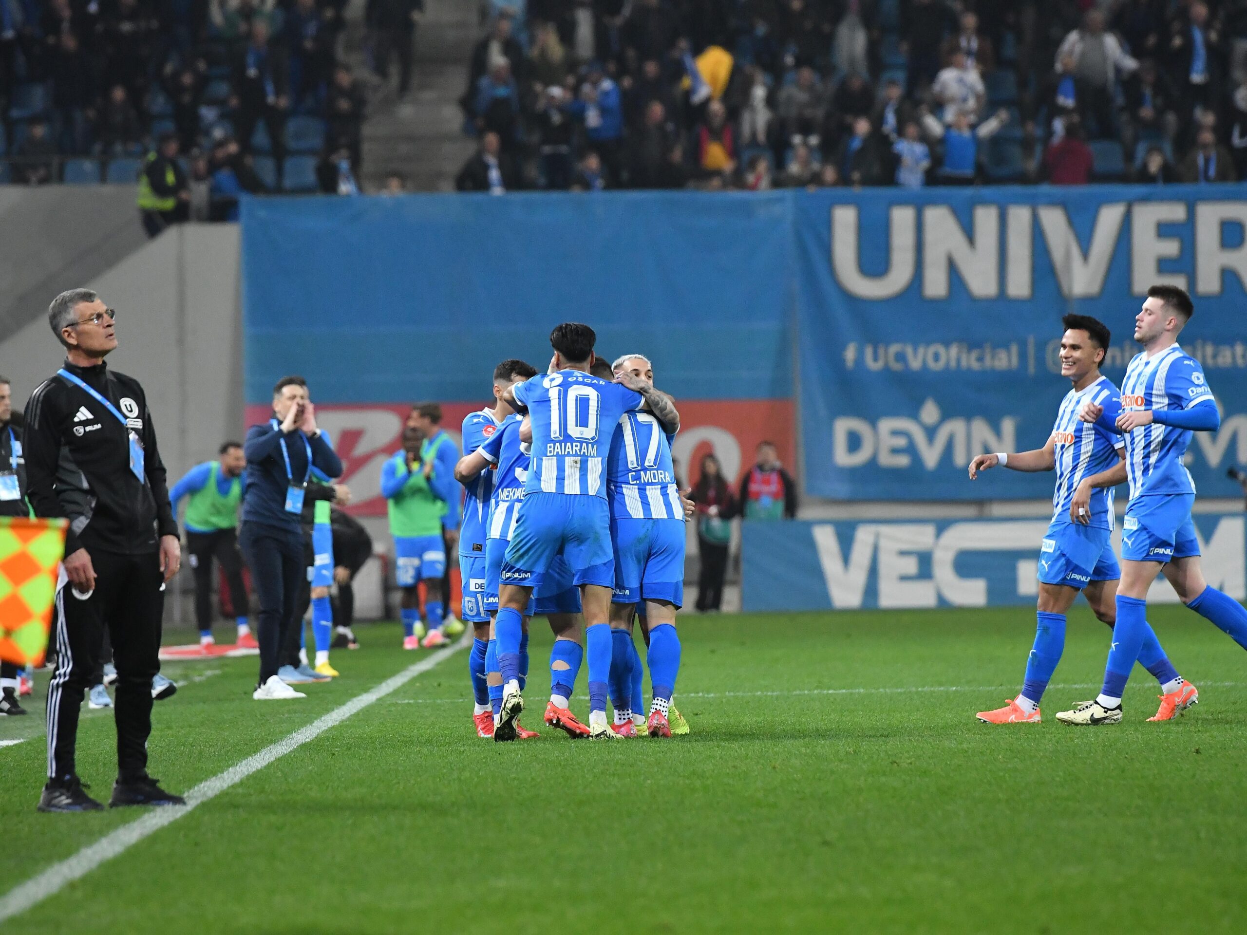 Universitatea Craiova – U Cluj 3-0. Oltenii au umilit echipa lui Sabău şi au trecut pe primul loc în Liga 1! Alex Mitriţă, două assist-uri
