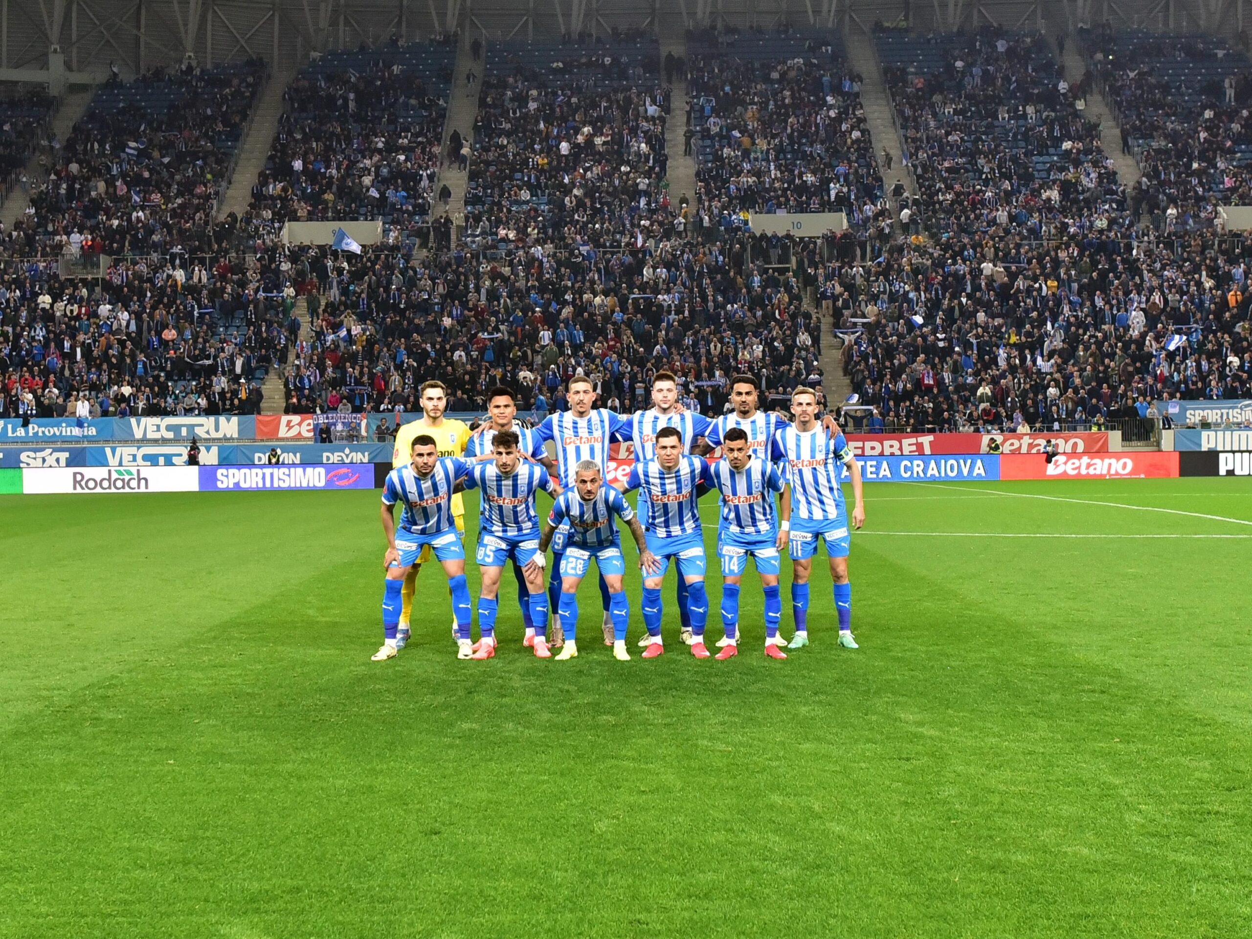 Universitatea Craiova – U Cluj 3-0. Oltenii au umilit echipa lui Sabău şi au trecut pe primul loc în Liga 1! Alex Mitriţă, două assist-uri
