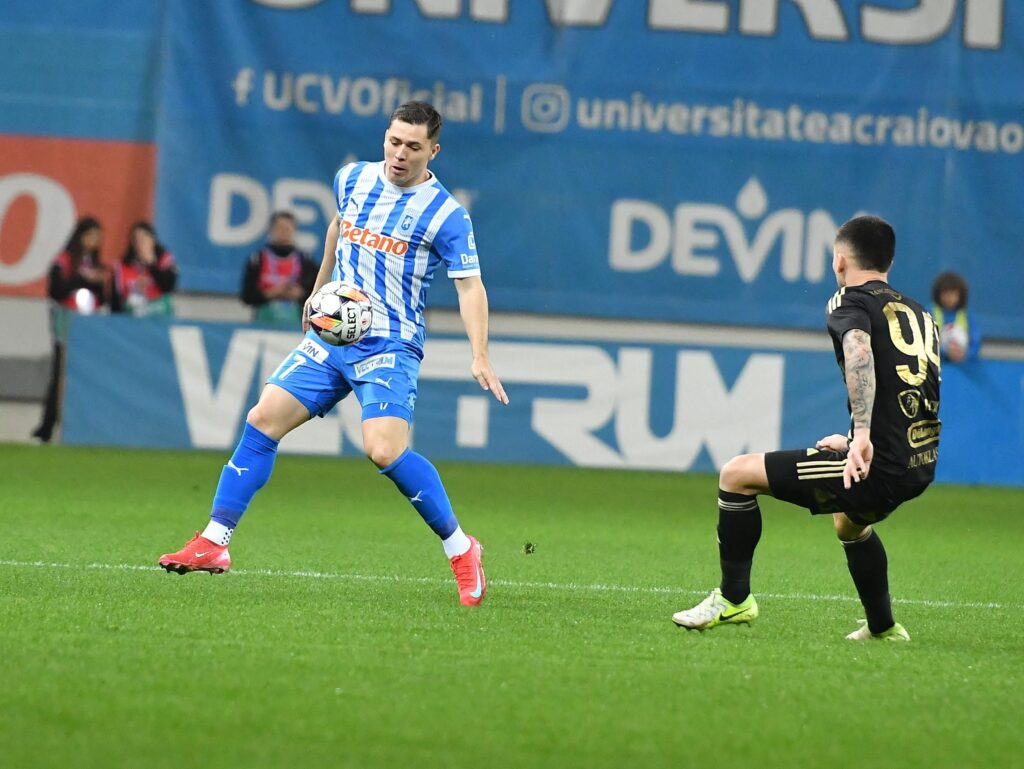 Universitatea Craiova – U Cluj 3-0. Oltenii au umilit echipa lui Sabău şi au trecut pe primul loc în Liga 1! Alex Mitriţă, două assist-uri