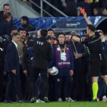 Scandal uriaş la meciul dintre Fenerbahce şi Galatasaray! Jose Mourinho l-a agresat pe antrenorul oaspeţilor. Au fost 3 jucători eliminaţi, iar jandarmii au intervenit