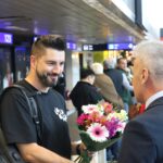 Vicecampioana mondială Bernadette Szocs, aşteptată cu flori la aeroport: „Am făcut istorie, sunt mândră”
