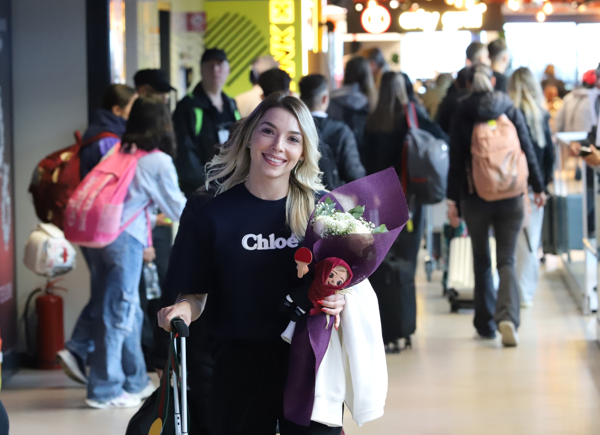 Vicecampioana mondială Bernadette Szocs, aşteptată cu flori la aeroport: „Am făcut istorie, sunt mândră”