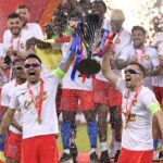 FCSB a primit trofeul de campioană