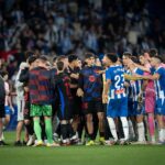 Aspersoare şi scandal pe teren, după ce Barcelona a luat titlul! Reacţia de mare antrenor a lui Hansi Flick
