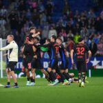 Aspersoare şi scandal pe teren, după ce Barcelona a luat titlul! Reacţia de mare antrenor a lui Hansi Flick
