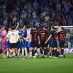 Aspersoare şi scandal pe teren, după ce Barcelona a luat titlul! Reacţia de mare antrenor a lui Hansi Flick