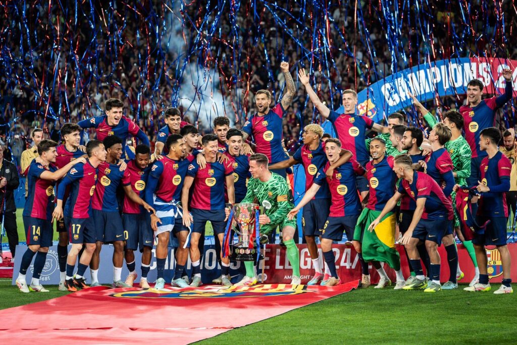Barcelona a primit trofeul de campioană! Catalanii au dat startul petrecerii după înfrângerea cu Villarreal