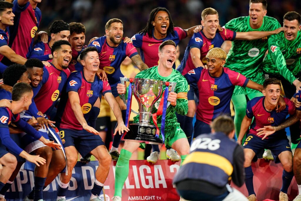 Barcelona a primit trofeul de campioană! Catalanii au dat startul petrecerii după înfrângerea cu Villarreal