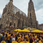 Zidul galben a „ocupat” centrul Vienei! Imagini de senzaţie cu fanii noştri înainte de Austria – România!
