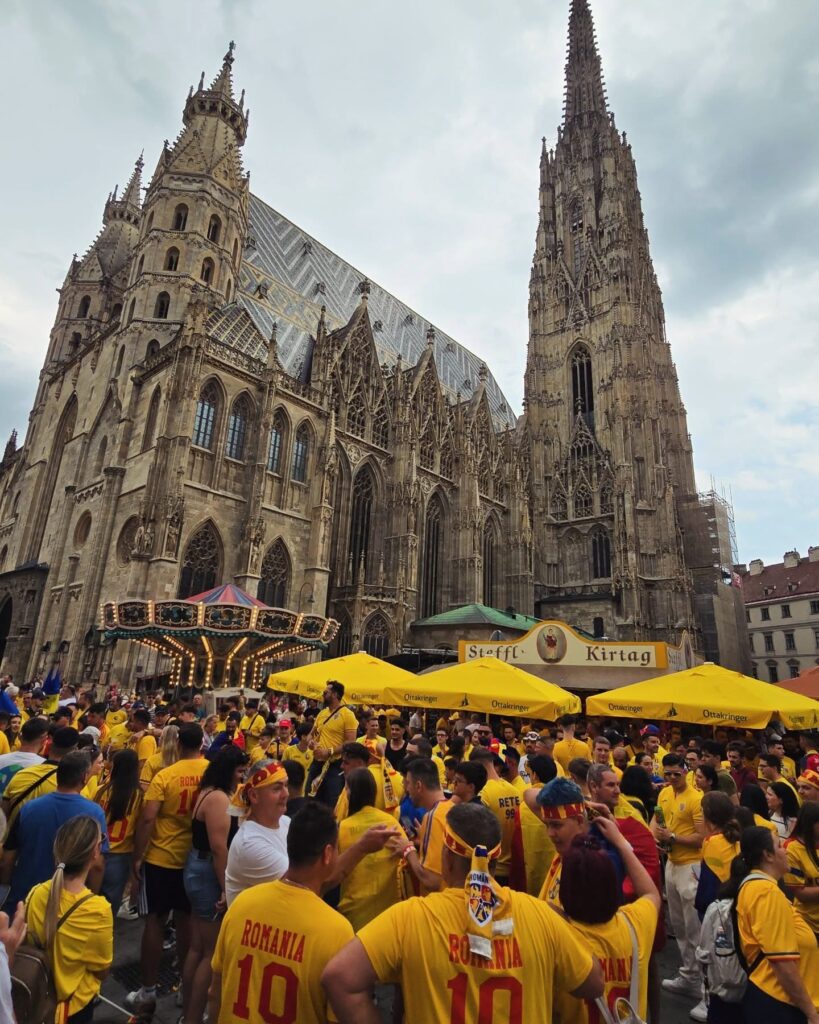 Zidul galben a „ocupat” centrul Vienei! Imagini de senzaţie cu fanii noştri înainte de Austria – România!
