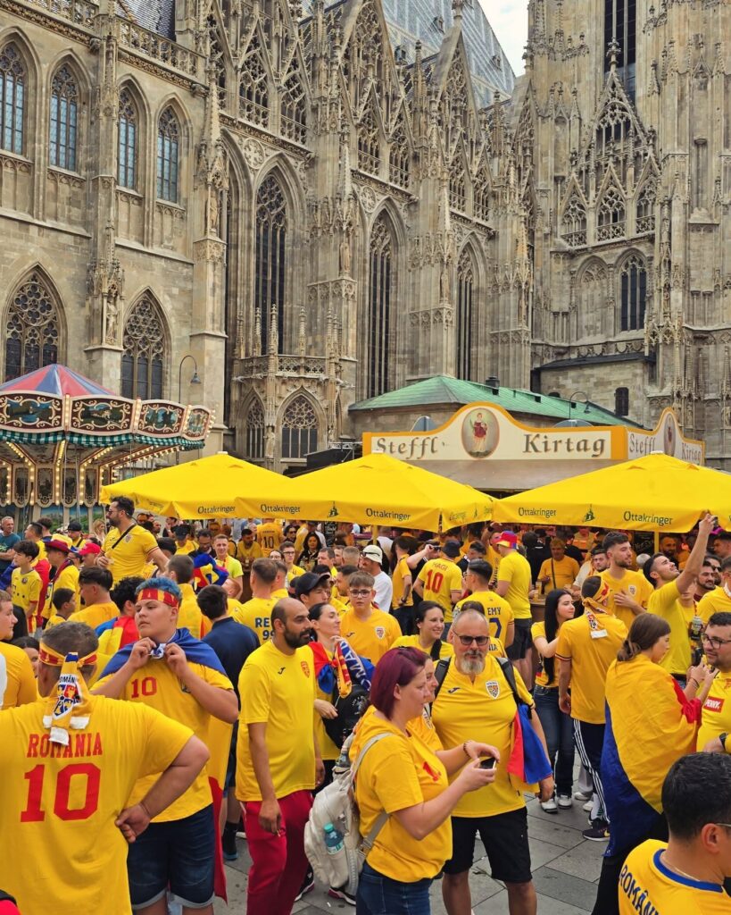 Zidul galben a „ocupat” centrul Vienei! Imagini de senzaţie cu fanii noştri înainte de Austria – România!