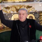 Gigi Becali, în timpul unei conferinţe de presă