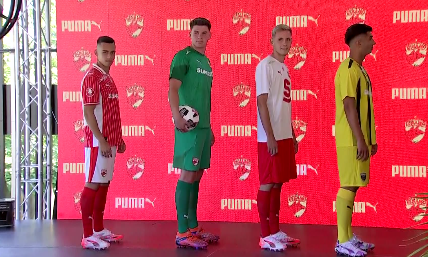 S-au inspirat după „Minunea de la Liberec”! Aşa arată al treilea tricou de la Dinamo pentru noul sezon