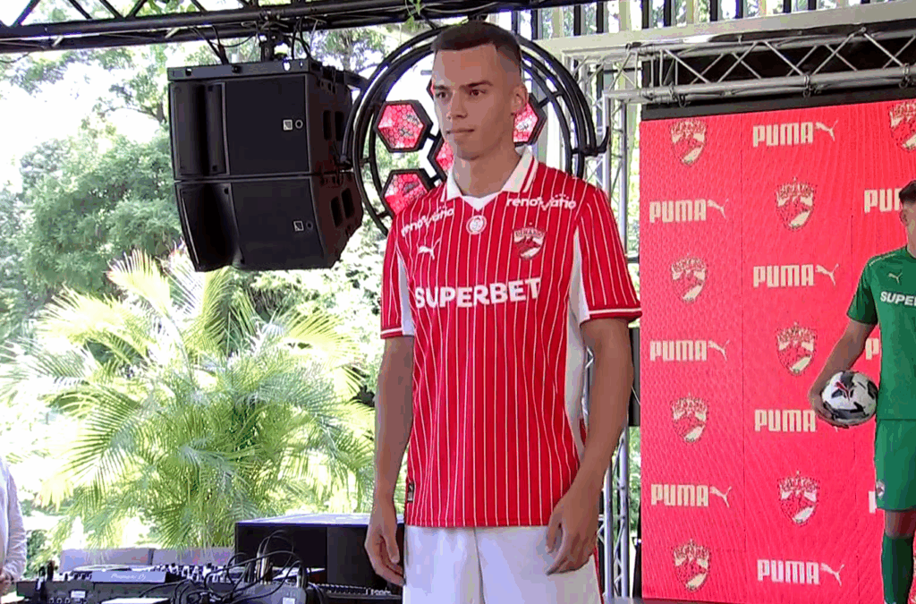 S-au inspirat după „Minunea de la Liberec”! Aşa arată al treilea tricou de la Dinamo pentru noul sezon