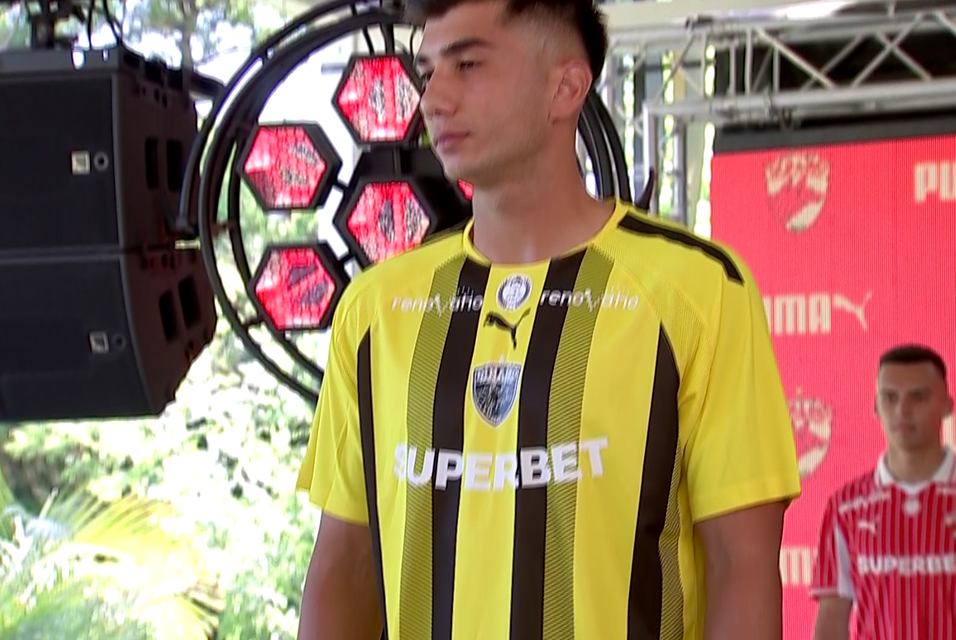 S-au inspirat după „Minunea de la Liberec”! Aşa arată al treilea tricou de la Dinamo pentru noul sezon