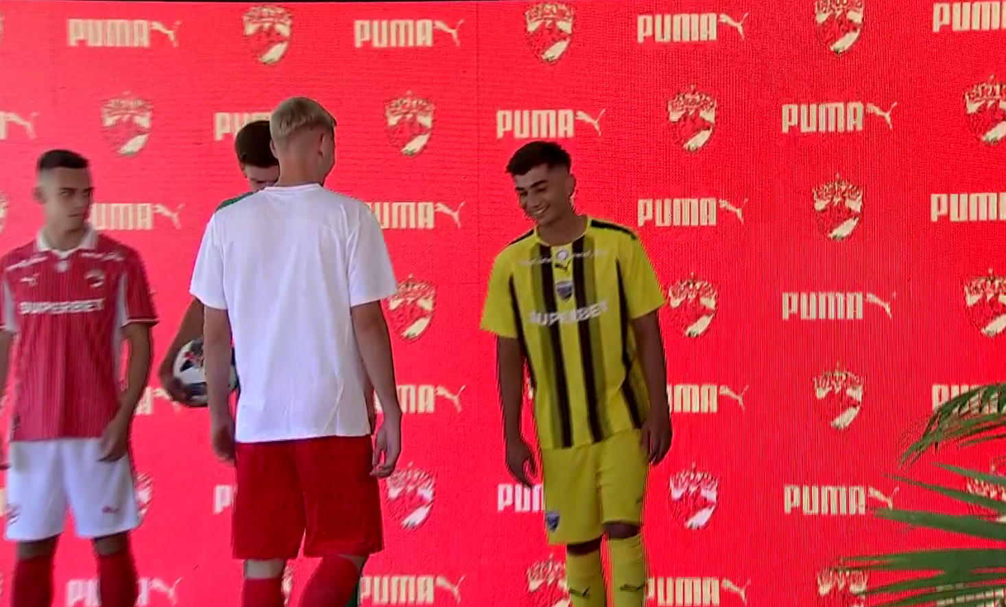 S-au inspirat după „Minunea de la Liberec”! Aşa arată al treilea tricou de la Dinamo pentru noul sezon