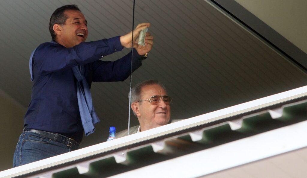 Gigi Becali cu bani
