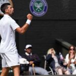 Novak Djokovic s-a calificat în sferturi la Wimbledon, sub privirile lui Roger Federer: „M-am inspirat de la el”
