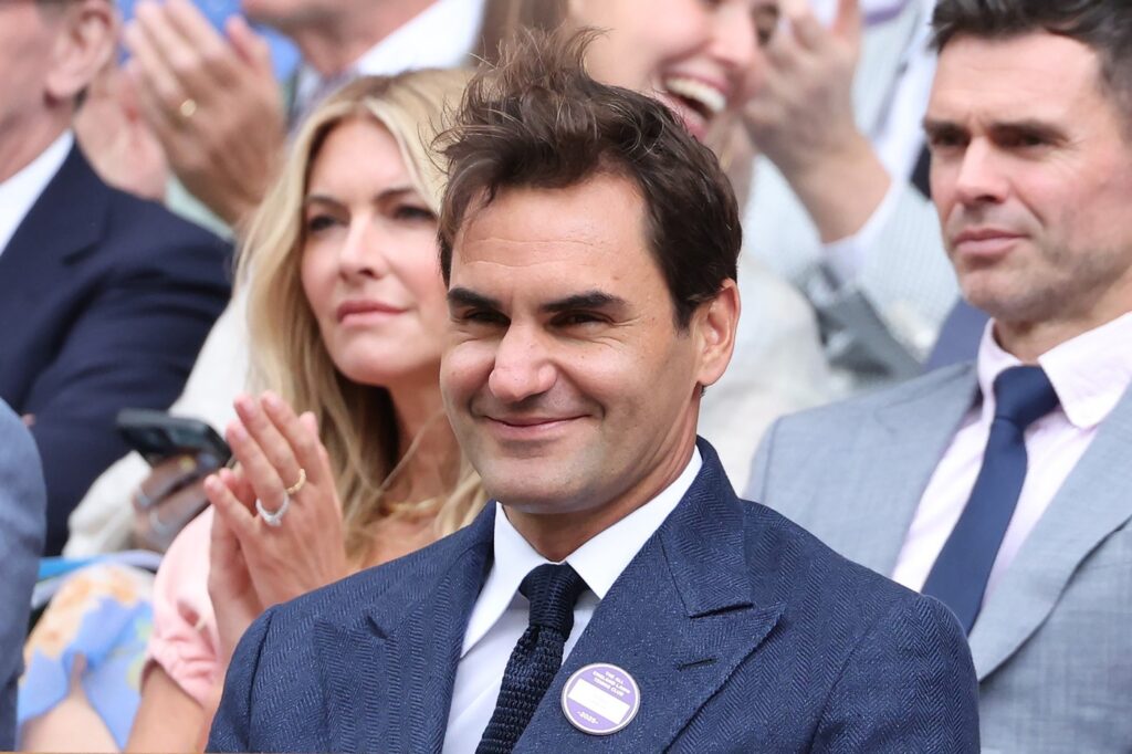 Novak Djokovic s-a calificat în sferturi la Wimbledon, sub privirile lui Roger Federer: „M-am inspirat de la el”