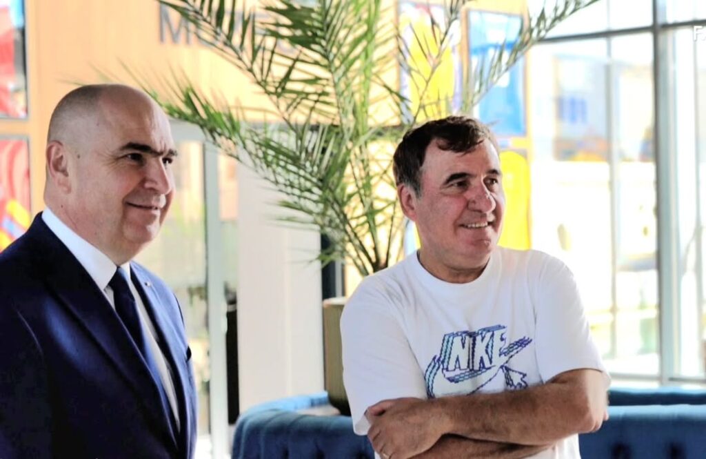 Premierul Ilie Bolojan a vizitat Academia de Fotbal a lui Gică Hagi de la Ovidiu