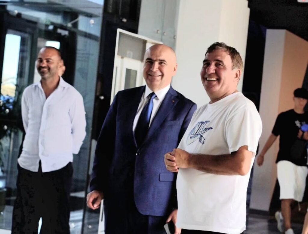 Premierul Ilie Bolojan a vizitat Academia de Fotbal a lui Gică Hagi de la Ovidiu