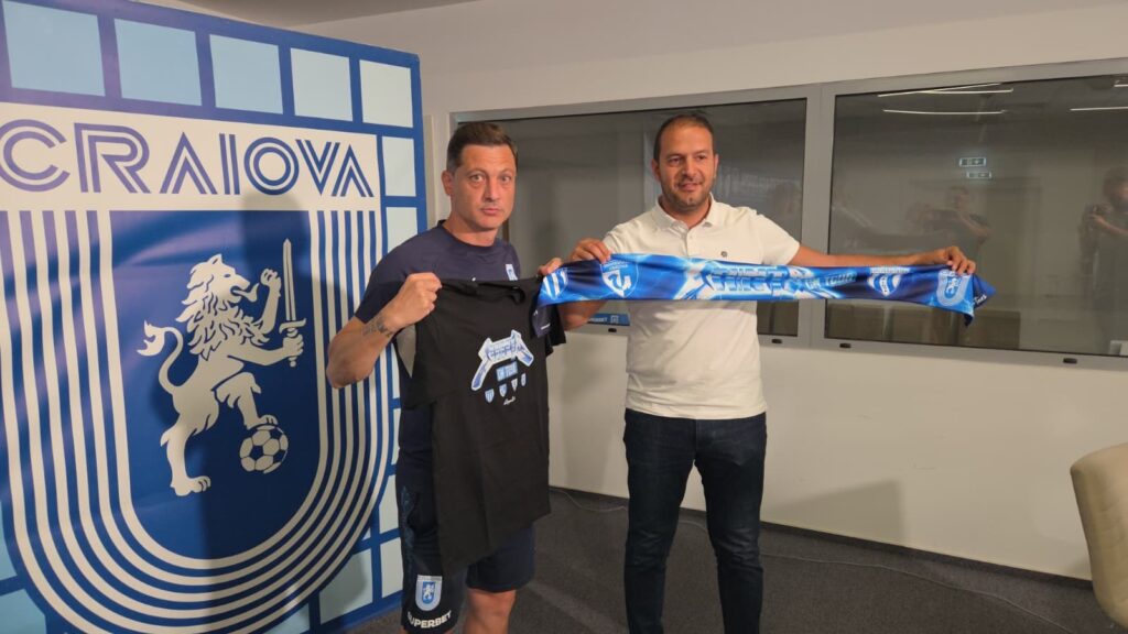 Cadoul primit de Mirel Rădoi, înaintea debutului în Conference League! Legătura cu Metallica