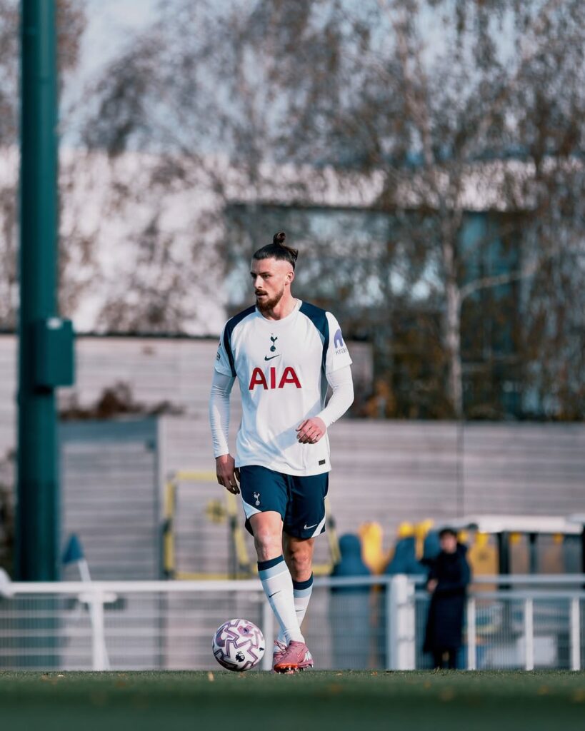 Radu Drăguşin a revenit pe teren la Tottenham! Partida în care a jucat o repriză