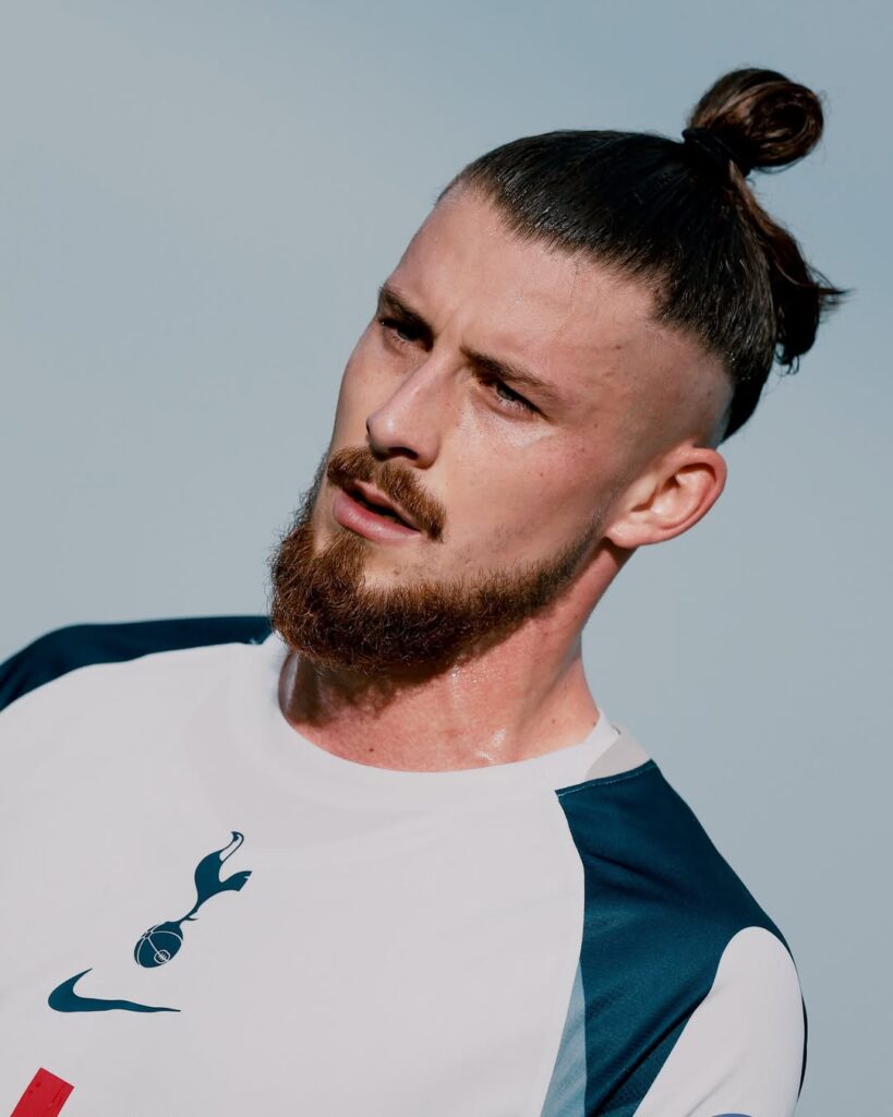 Radu Drăguşin a revenit pe teren la Tottenham! Partida în care a jucat o repriză