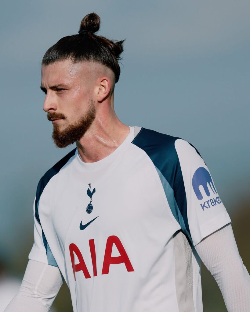 Radu Drăguşin a revenit pe teren la Tottenham! Partida în care a jucat o repriză