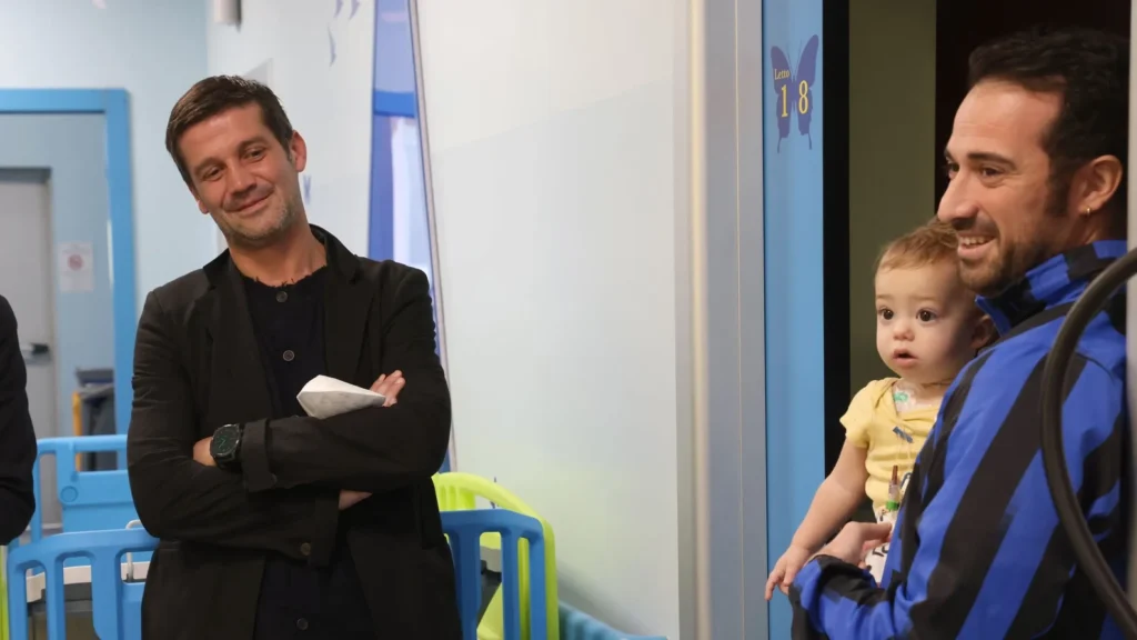 Cristi Chivu şi jucătorii lui Inter au vizitat un spital de copii şi au împărţit cadouri: „Un gest simplu, dar prețios”