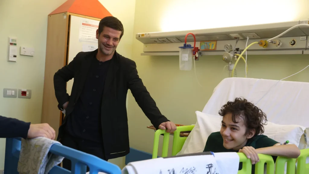 Cristi Chivu şi jucătorii lui Inter au vizitat un spital de copii şi au împărţit cadouri: „Un gest simplu, dar prețios”