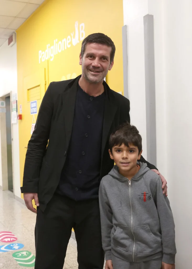 Cristi Chivu şi jucătorii lui Inter au vizitat un spital de copii şi au împărţit cadouri: „Un gest simplu, dar prețios”