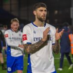 Fotbalul „de tarla” din Anglia, peste Superliga: număr record de fani la un meci de liga a opta!